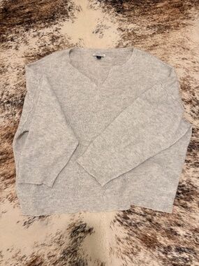 American Eagle Relaxed Lightweight Gray Pullover Sweater – Like New